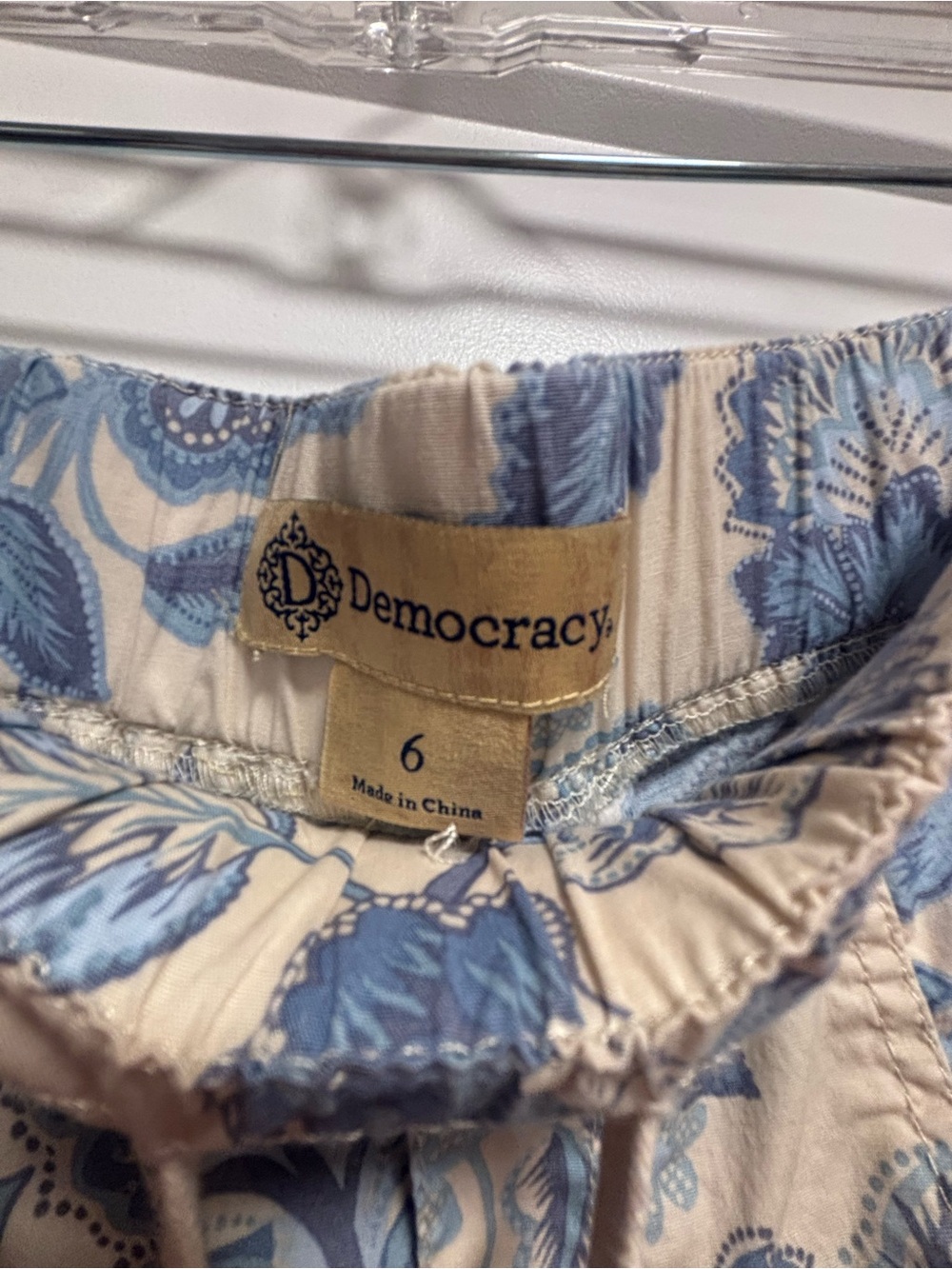 Democracy Floral Cargo Capris Size 6 - Picture 3 of 7